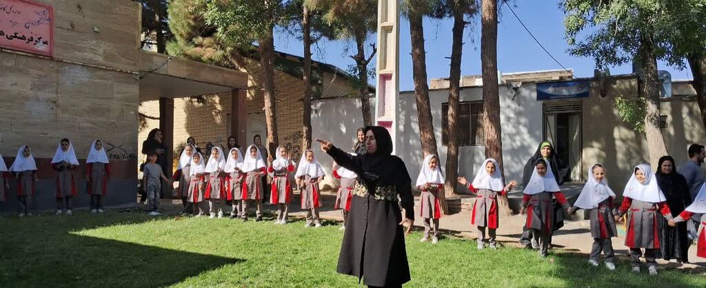 1351713-1 برگزاری جشن "نوخوانها" در مرکز کنگاور