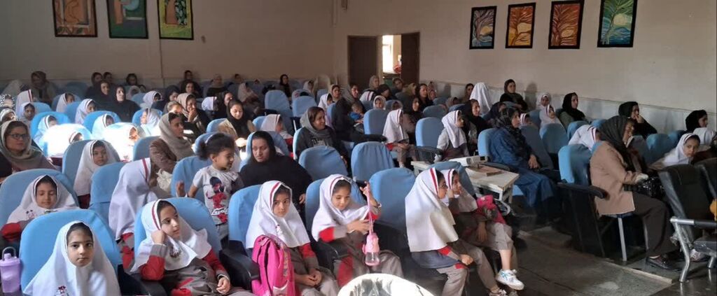 1351714-1 برگزاری جشن "نوخوانها" در مرکز کنگاور