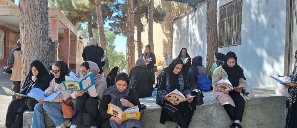 1351717-1 برگزاری جشن "نوخوانها" در مرکز کنگاور