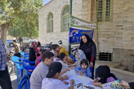 برپایی میز خدمت کانون پرورش فکری در نماز جمعه فرمهین