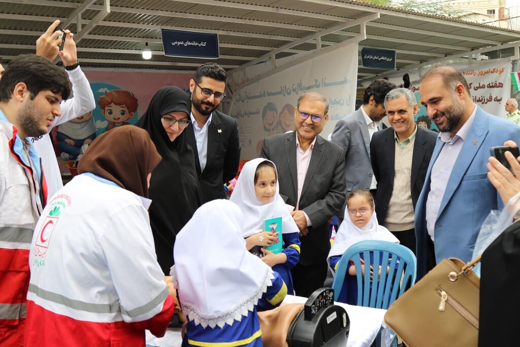 1351847-1 نمایشگاه بزرگ هفته ملی کودک در مازندران گشایش یافت /ارائه دستاوردهای دستگاههای استانی در حمایت از کودکان و خانوادهها