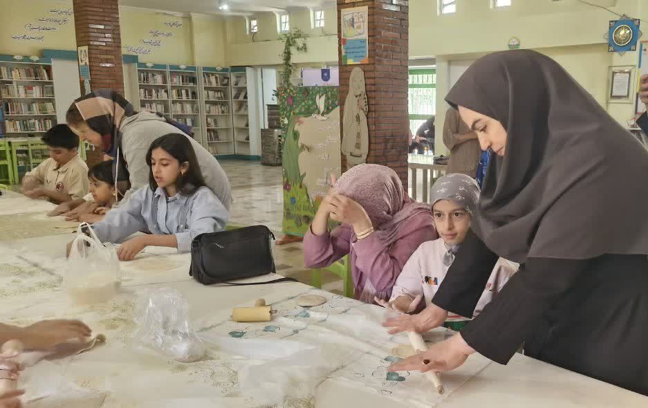 1351919-1 پاییز و نان؛ محفل گرم مادر و فرزندی در مرکز شماره ۲ کانون کرج