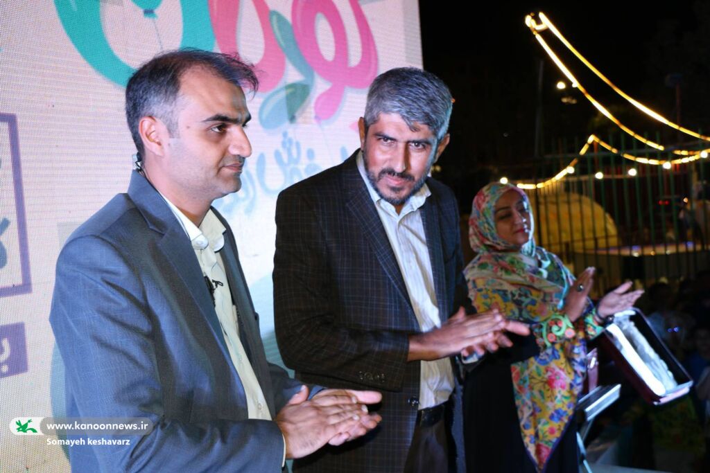 1351958-1 تجلیل از حلقه های میانی و تشکل های مردمی فعال در حوزه کودک