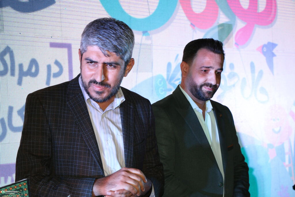 1351960-1 تجلیل از حلقه های میانی و تشکل های مردمی فعال در حوزه کودک