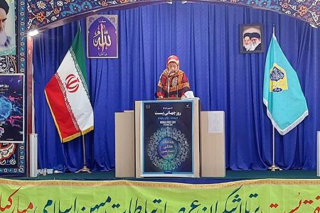 اعضای کانون استان اردبیل با حضور در نماز جمعه، پیام هفته ملی کودک را قرائت کردند