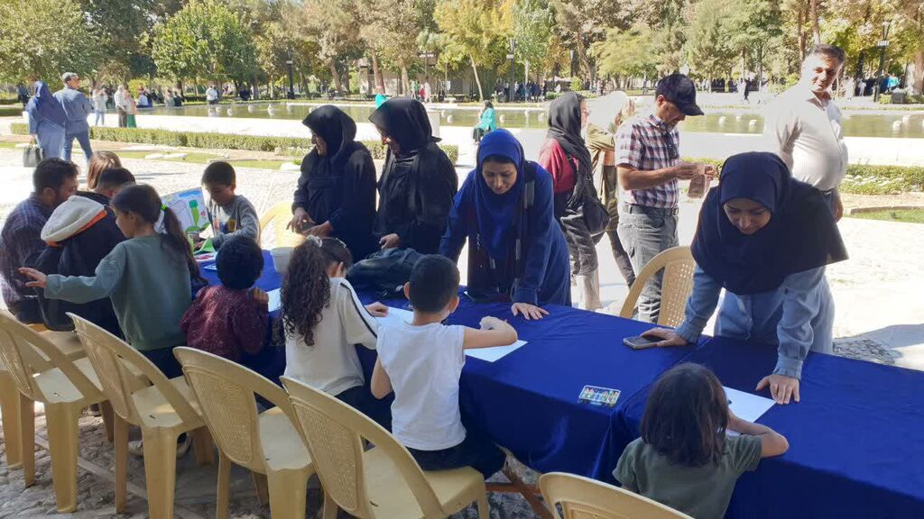 1352262-1 هفته ملی کودک در آرامگاه فردوسی