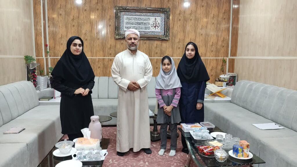 1352319-1 دیدار اعضای مرکز پارسیان با امام جمعه اهل سنت این شهرستان