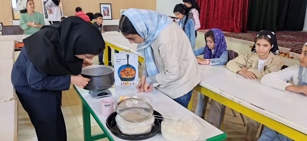 1352450-1 روزی خوشمزه در مرکز نقده