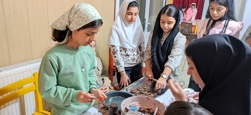 1352452-1 روزی خوشمزه در مرکز نقده