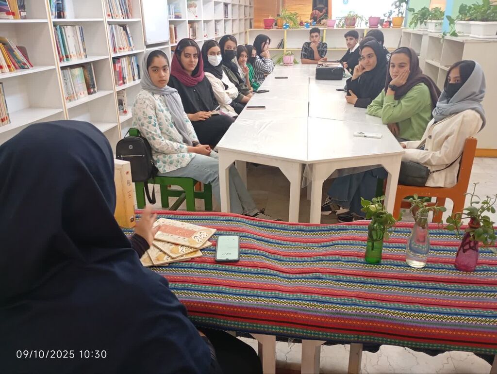 1352666-1 برگزاری نشست «آشنایی با حافظ» در کانون پرورش فکری هشتگرد