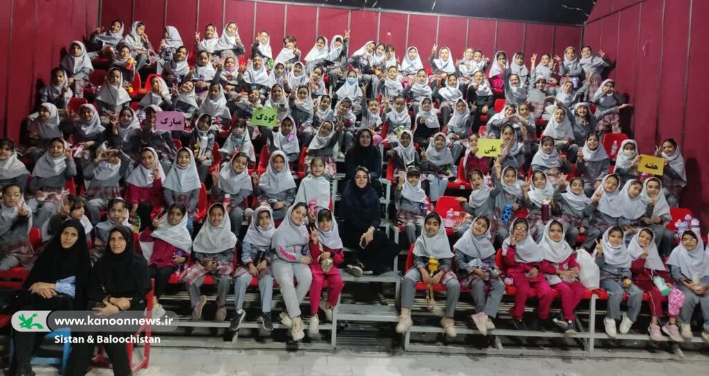 1352792-1 اجرای نمایش عروسکی «از اینجا برو» مرکز فرهنگی هنری شماره یک زاهدان(سیستان و بلوچستان)