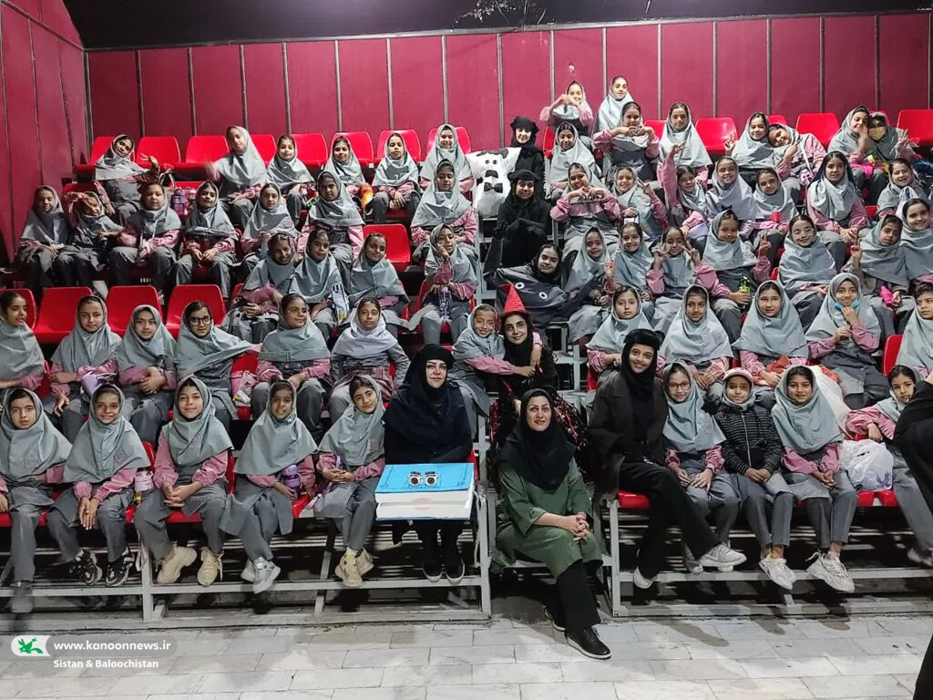 1352796-1 اجرای نمایش عروسکی «از اینجا برو» مرکز فرهنگی هنری شماره یک زاهدان(سیستان و بلوچستان)