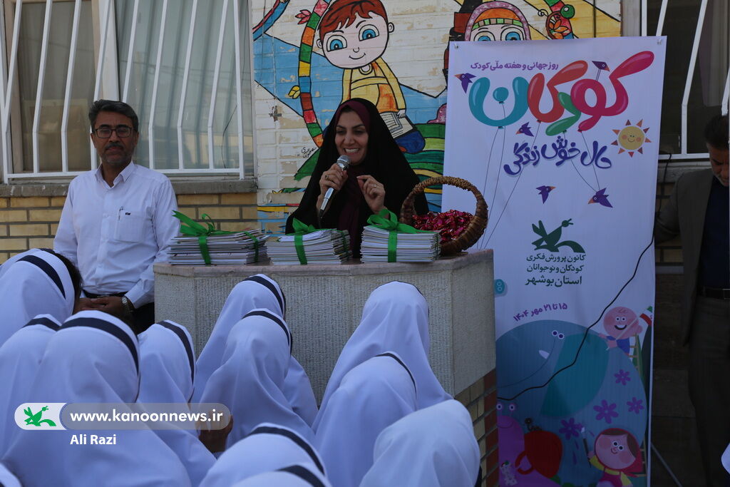 اهدای کتاب به دانش‌آموزان دبستان بایندر روستای بندرگاه