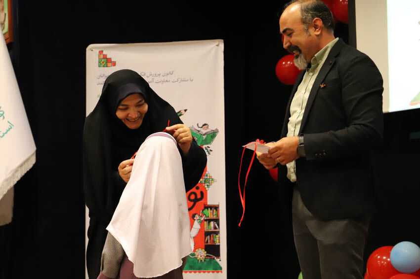 1352990-1 جشن «نوخوانها» با عضویت رایگان کودکان در کانون اردبیل برگزار شد