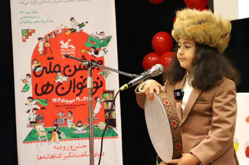 1353015-1 جشن «نوخوانها» با عضویت رایگان کودکان در کانون اردبیل برگزار شد