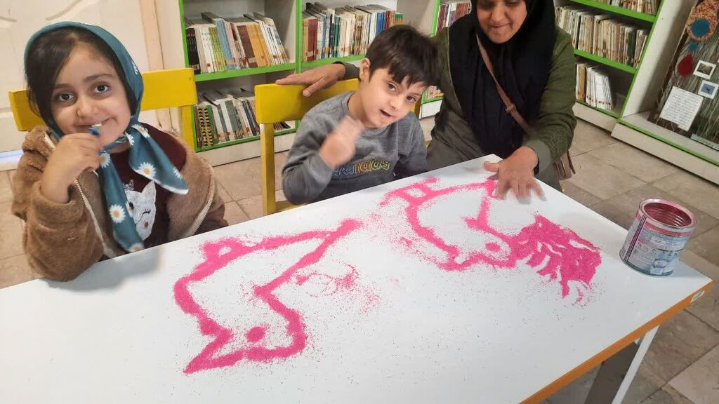 1353188-1 شادی در بیمارستان و مدارس کودکان با نیازهای ویژه با مربیان کانون همدان