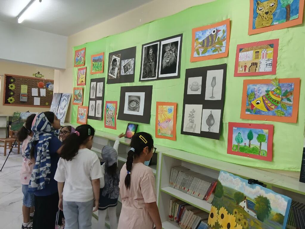 در مرکز شماره یک سمنان، نمایشگاه «جوانه‌های امید» با طنین سه روایت داستانی همراه شد