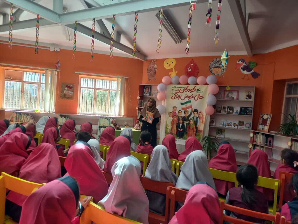 1353762-1 جشن نوخوانها در مراکز همدان برگزار شد