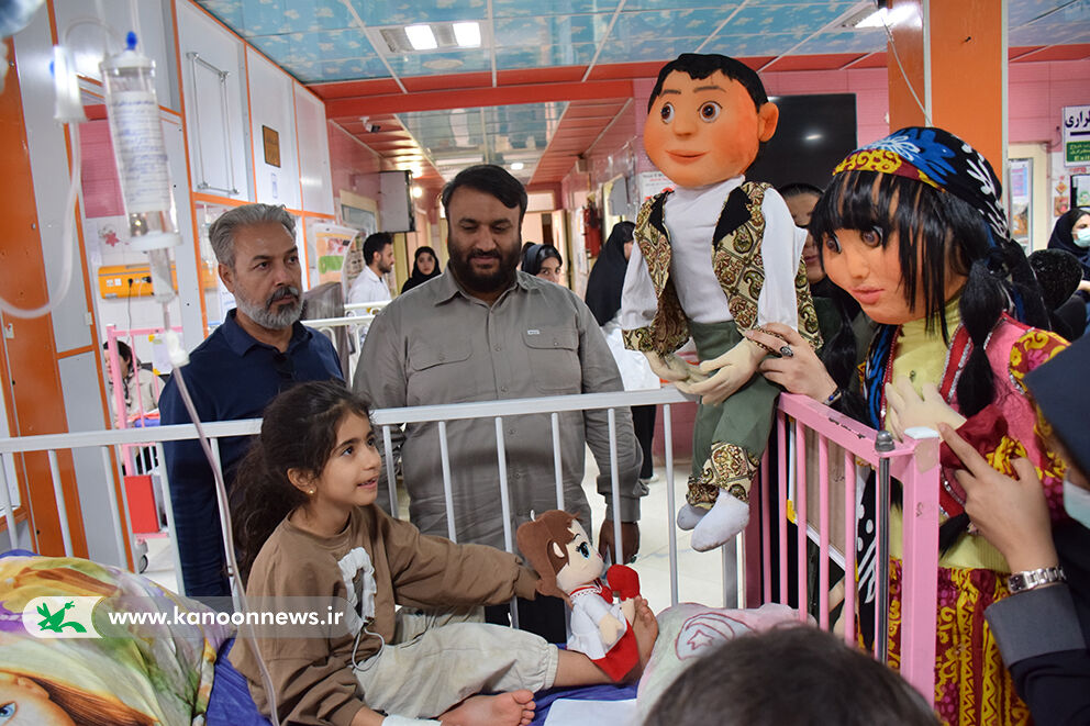 مدیرکل و مربیان کانون لرستان در بخش کودکان بیمارستان مدنی خرمآباد مدیرکل و مربیان کانون لرستان در بخش کودکان بیمارستان مدنی خرمآباد