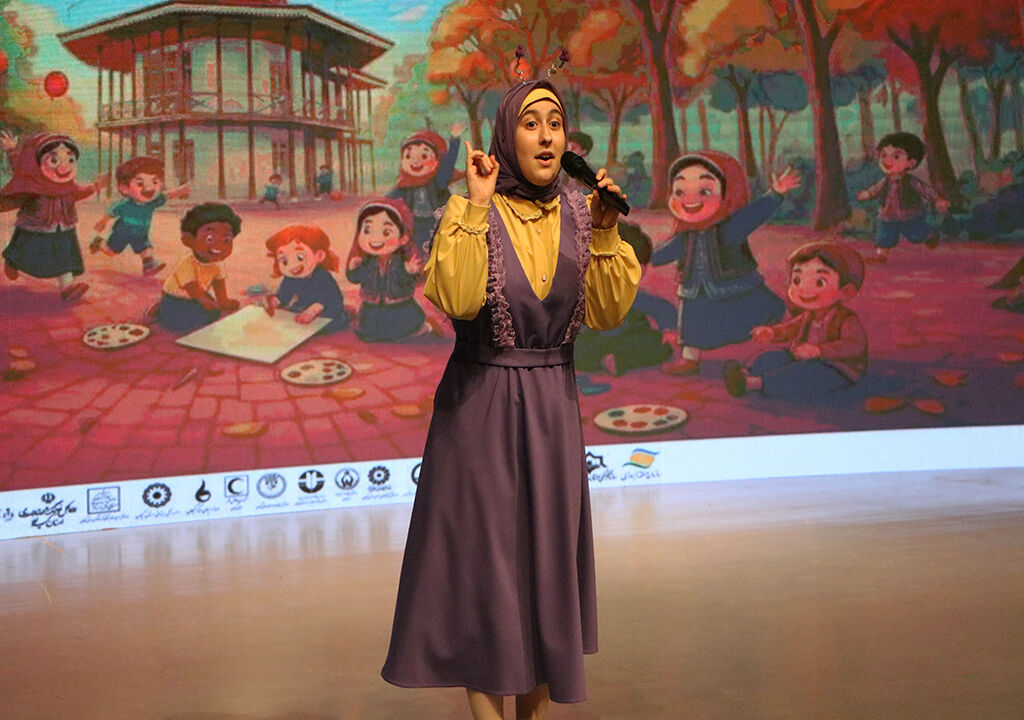 1354567-1 .
شور و نشاط در پایتخت باران/ جشن پایانی هفته ملی کودک در رشت برگزارشد