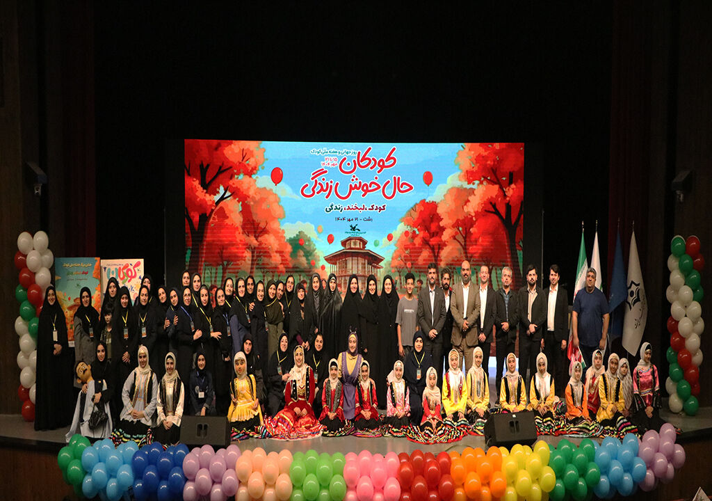 1354591-1 .
شور و نشاط در پایتخت باران/ جشن پایانی هفته ملی کودک در رشت برگزارشد