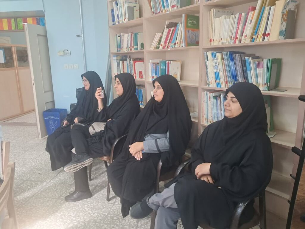 1354643-1 نوخوانهای دختر بیارجمند با قصهگویی مادربزرگ و سفالگری در جشن ملی پیوند خوردند