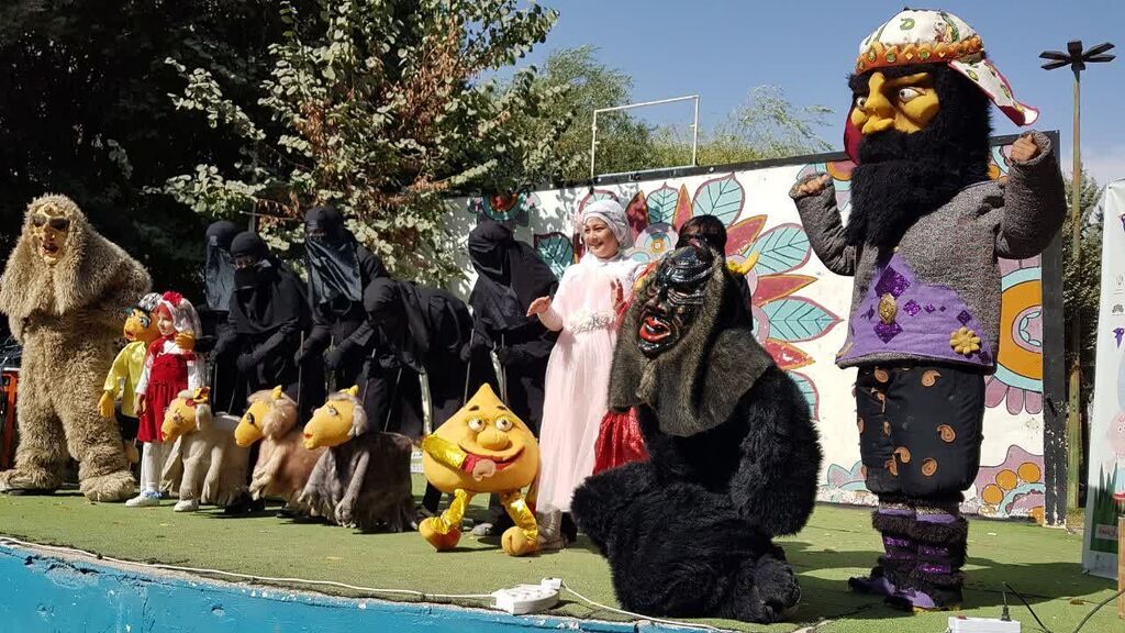 1354987-1 کانون کرمانشاه جشن باشکوه نوخوانها را برگزار کرد