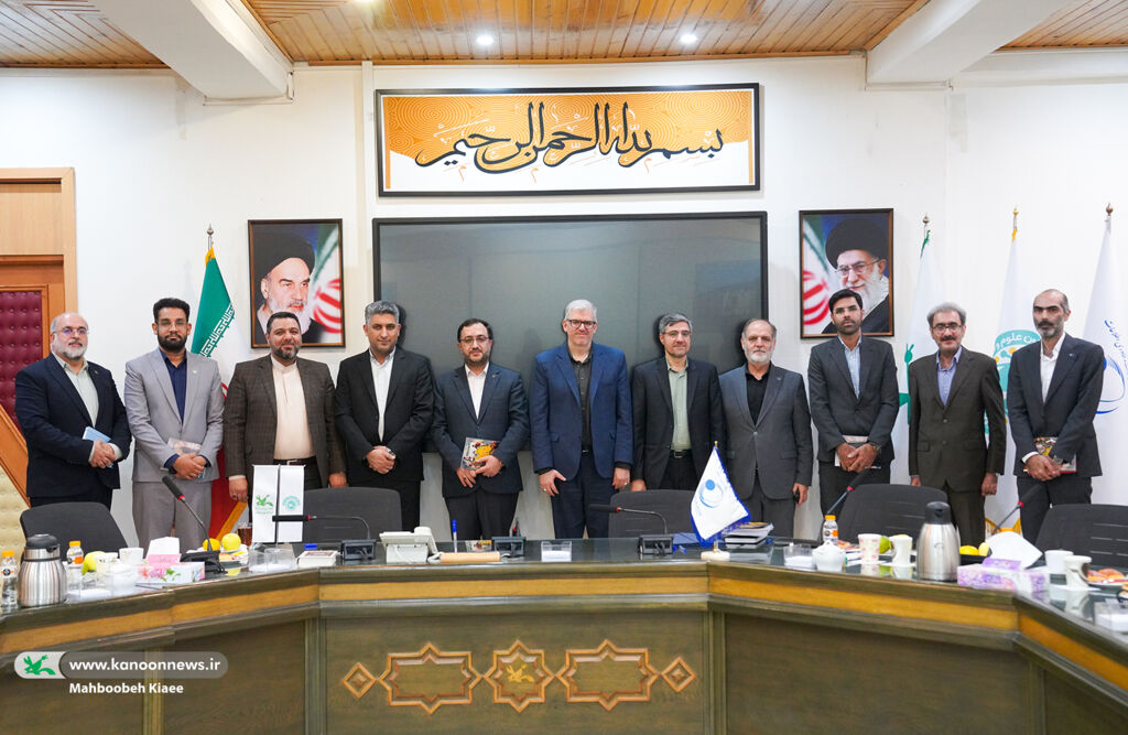 امضای تفاهم‌نامه همکاری بین کانون و سازمان فضایی ایران