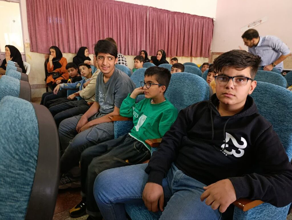 1355064-1 زنگ دوستی درمدرسه کوشا شهرایلام نواخته شد