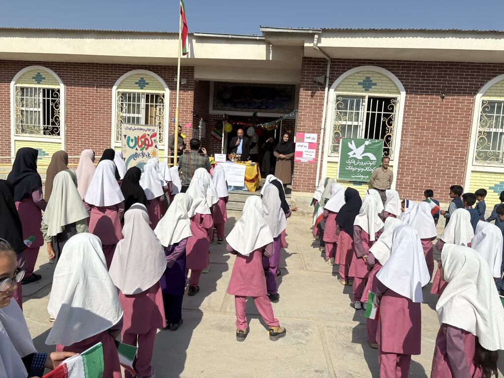 1355104-1 لبخند کودکان بلوچآباد در آخرین روز هفته ملی کودک