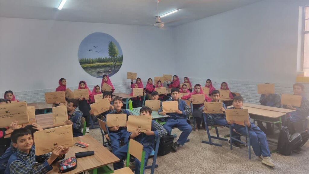 1355114-1 امانت بیش از چهار هزار کتاب توسط کتابخانه پستی نیشابور