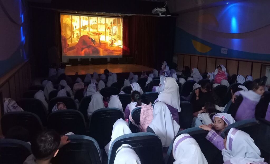 1355178-1 جشن نوخوانها با شادی و موسیقی در مرکز روانسر