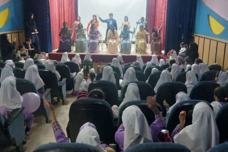 جشن نوخوان‌ها با شادی و موسیقی در مرکز روانسر