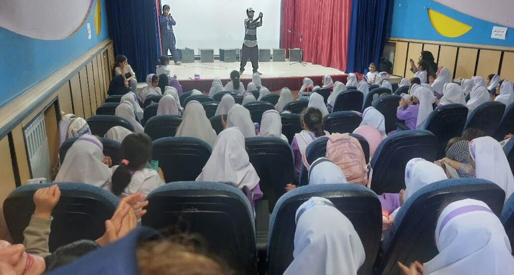 1355182-1 جشن نوخوانها با شادی و موسیقی در مرکز روانسر