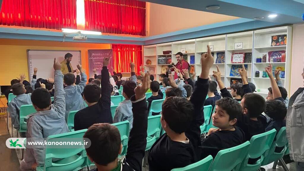 1355197-1 ۴۱۰۰ کودک زنجانی پای ۵۵ قصهگوی کانون نشستند