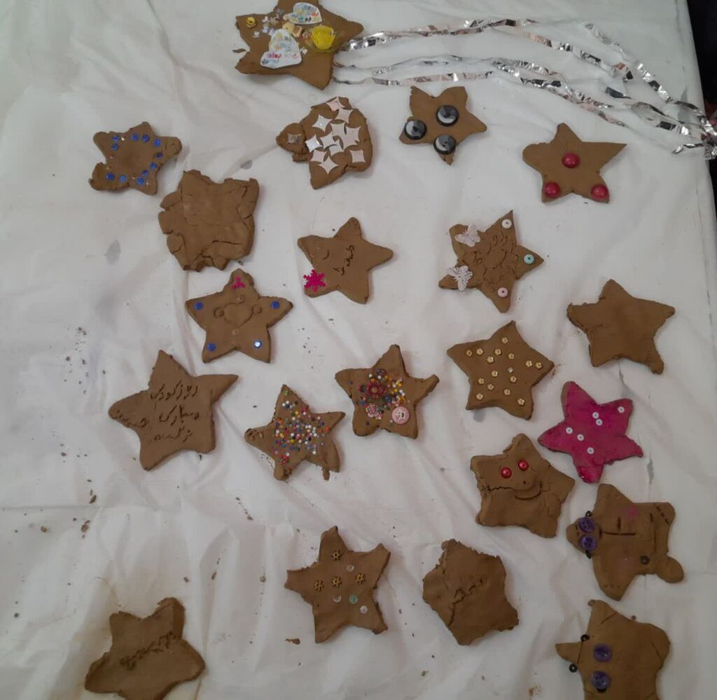 1355381-1 نوخوان های کوچک مرکز فرهنگی هنری شماره ۳ با «قدم یازدهم» به دنیای کتاب ها و قصه ها قدم گذاشتند