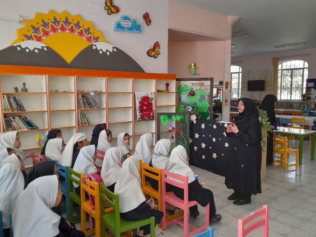 1355384-1 نوخوان های کوچک مرکز فرهنگی هنری شماره ۳ با «قدم یازدهم» به دنیای کتاب ها و قصه ها قدم گذاشتند