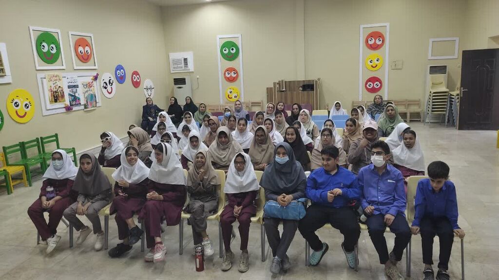 1355391-1 میزبانی مرکز تخصصی فراگیر زیباشهربندرعباس، از دانشآموزان مدارس "امید" و "پیوند"