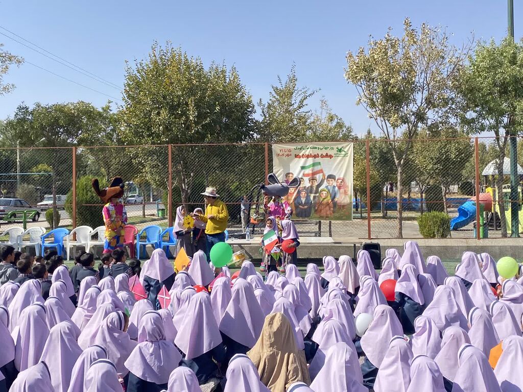 1355401-1 برپایی جشنهای بزرگ هفته ملی کودک در مراکز کانون استان همدان