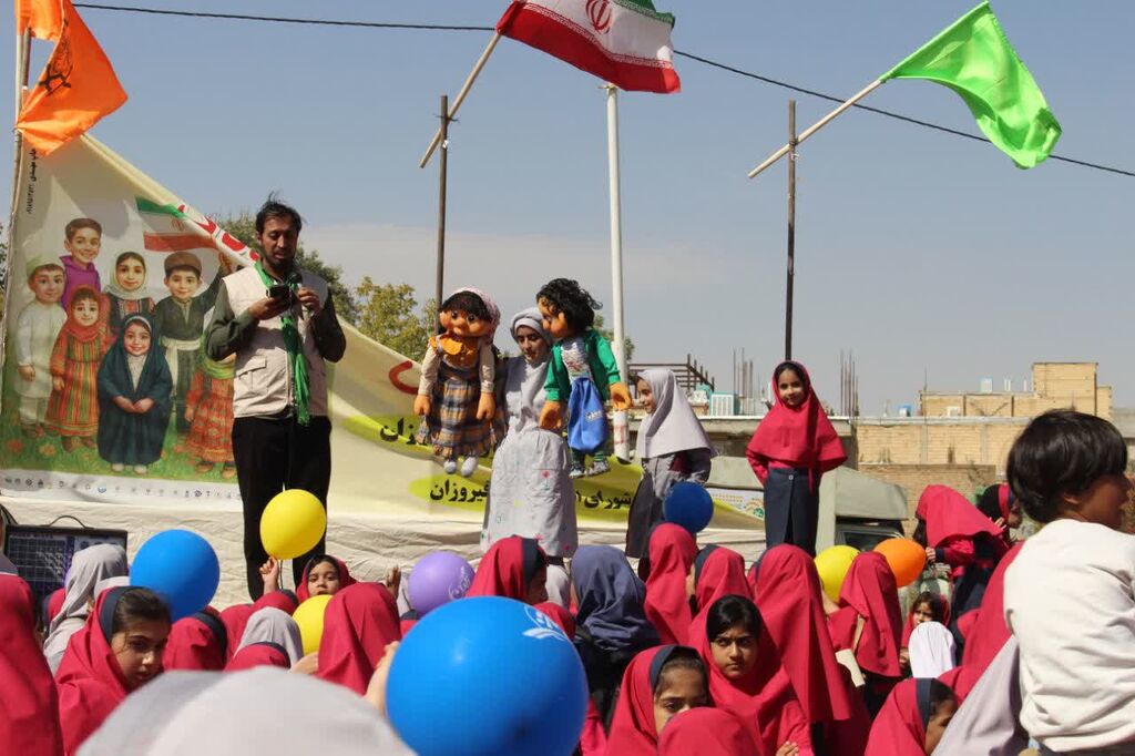 1355405-1 برپایی جشنهای بزرگ هفته ملی کودک در مراکز کانون استان همدان