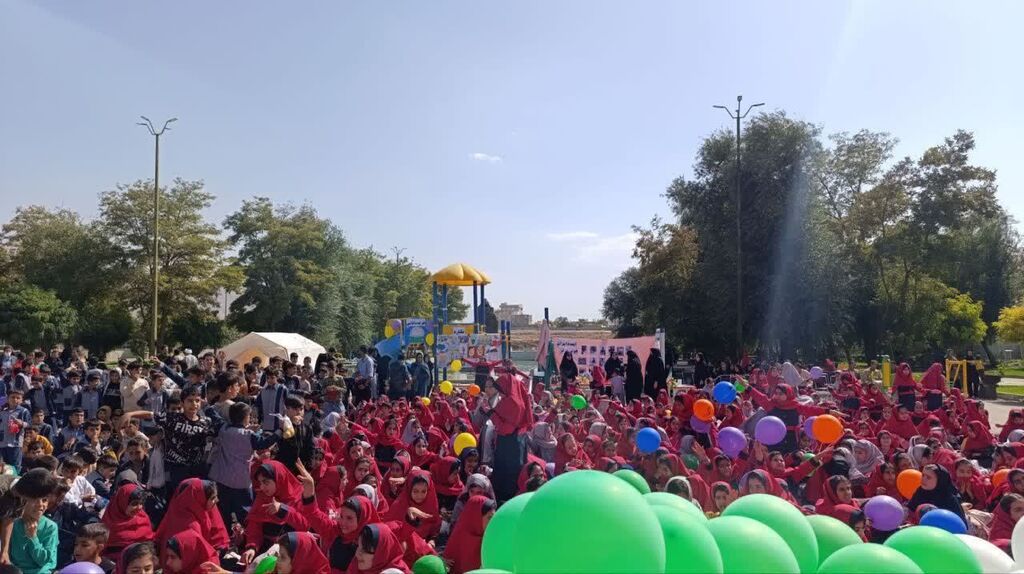 1355406-1 برپایی جشنهای بزرگ هفته ملی کودک در مراکز کانون استان همدان
