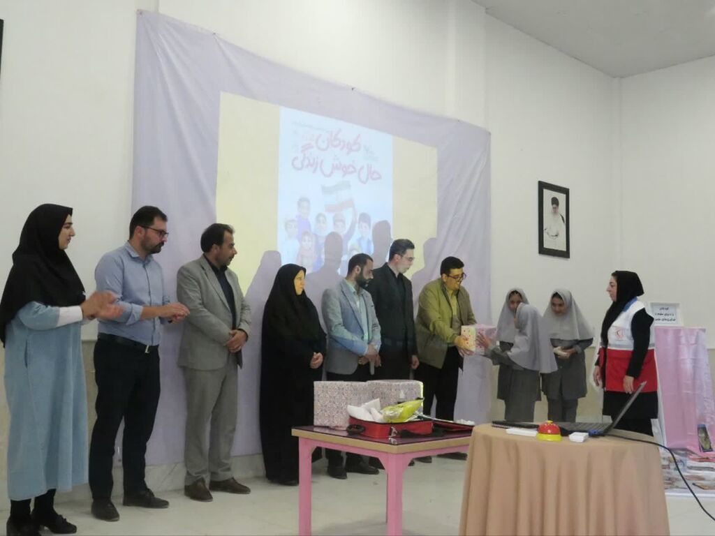 1355407-1 برپایی جشنهای بزرگ هفته ملی کودک در مراکز کانون استان همدان