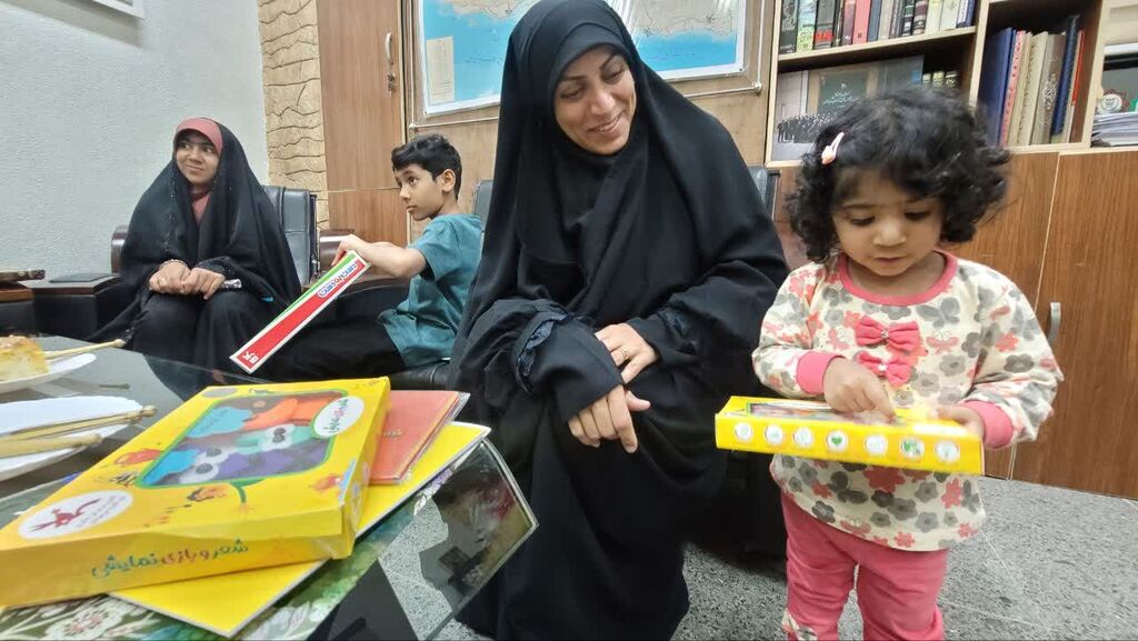 1355450-1 تقدیر ویژه از فرزندان شهید سرفراز آذربادگان