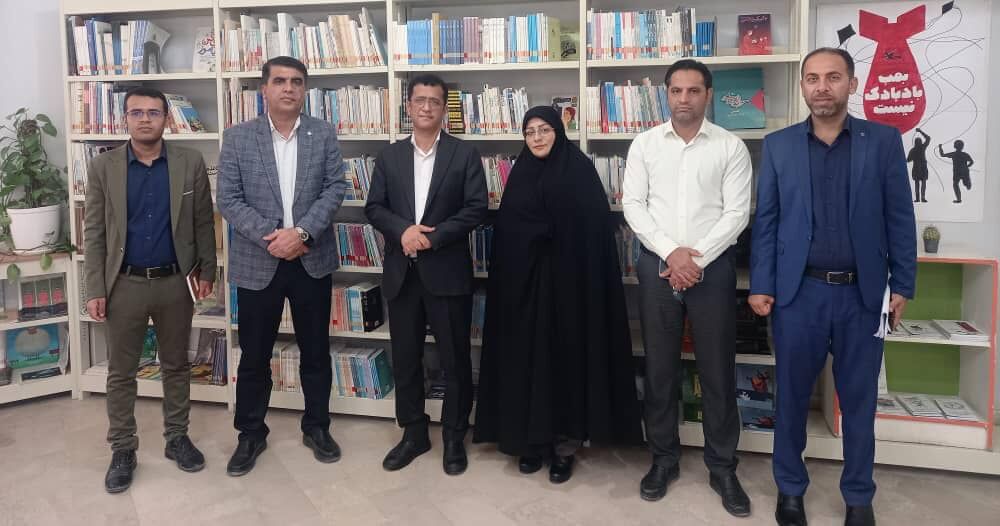 1355482-1 مدیرکل آموزش و پرورش هرمزگان ازمرکز جاسک بازدید کرد