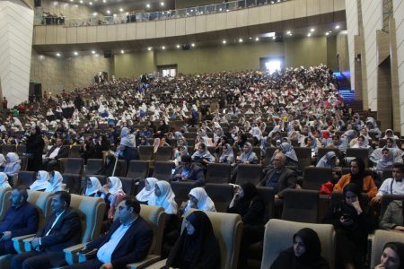 تسخیر سالن همایش های بین المللی خاوران توسط خنده‌ها و شادی‌های کودکان در جشن ملی کودک