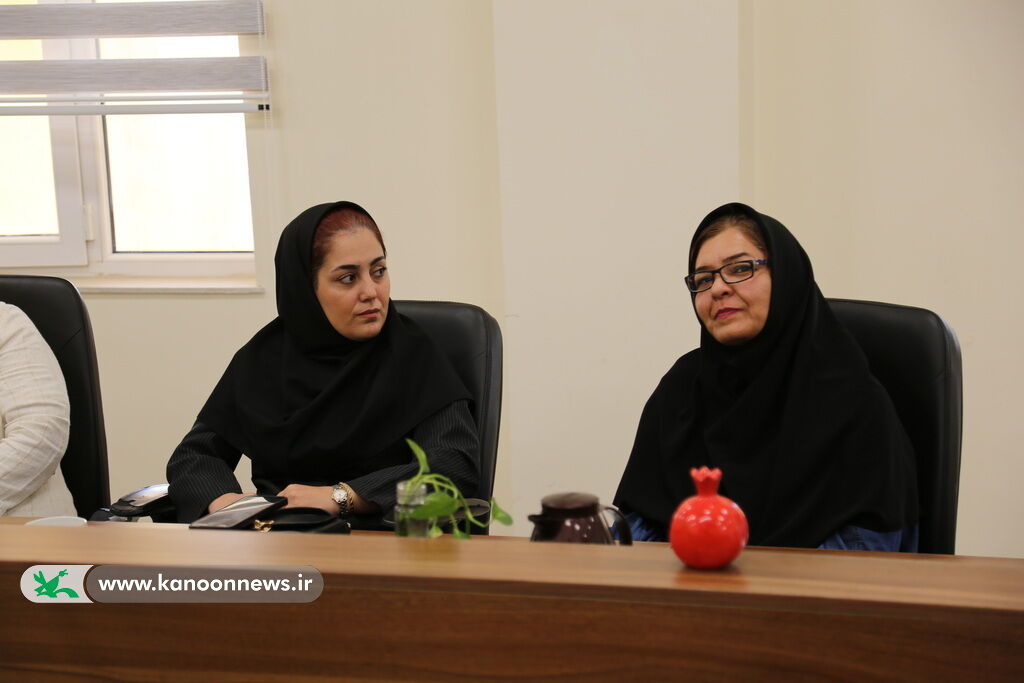 1356198-1 رونمایی از کتاب «نیمهخوانی مادربزرگ»