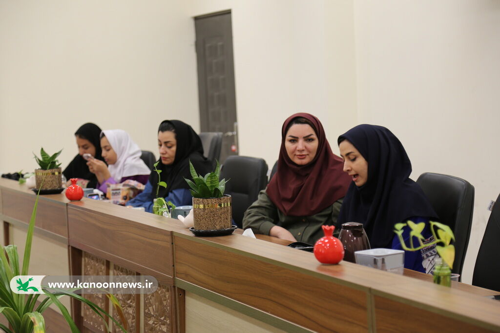 1356203-1 رونمایی از کتاب «نیمهخوانی مادربزرگ»