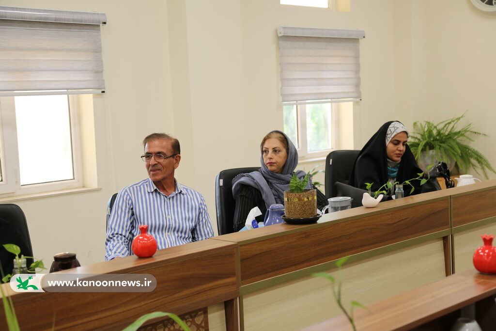 1356205-1 رونمایی از کتاب «نیمهخوانی مادربزرگ»