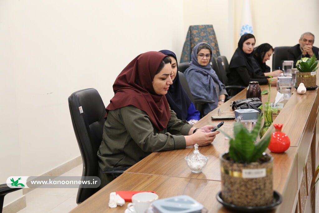 1356206-1 رونمایی از کتاب «نیمهخوانی مادربزرگ»