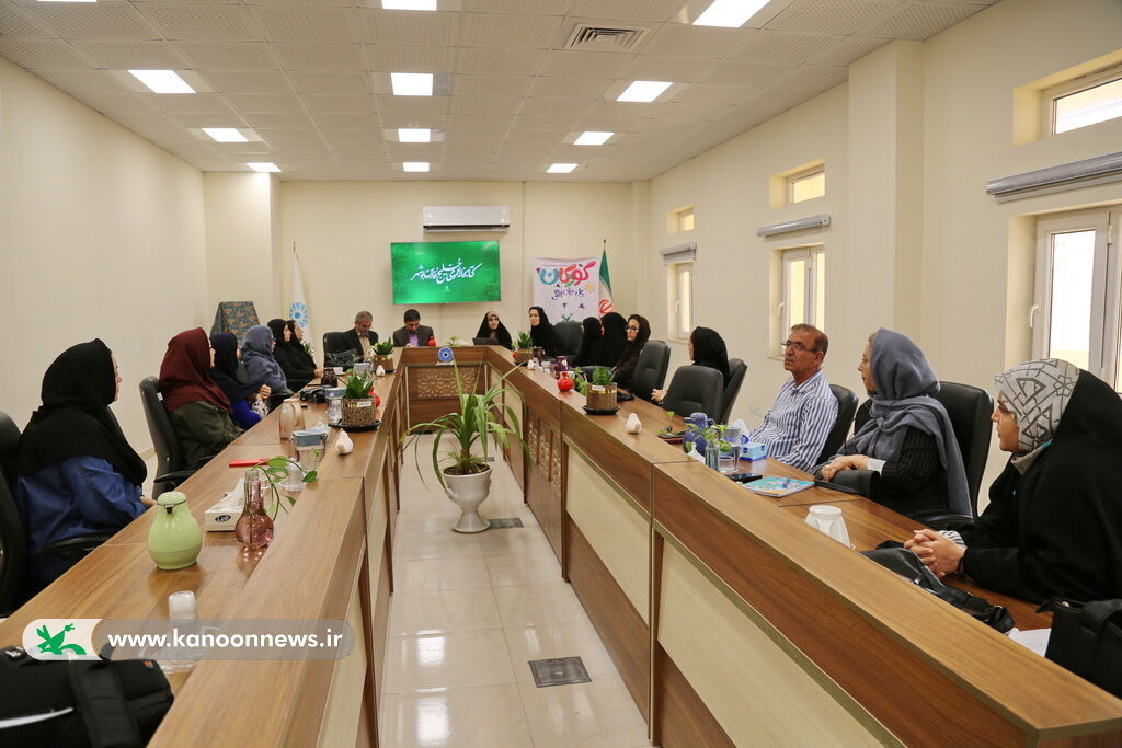 1356207-1 رونمایی از کتاب «نیمهخوانی مادربزرگ»